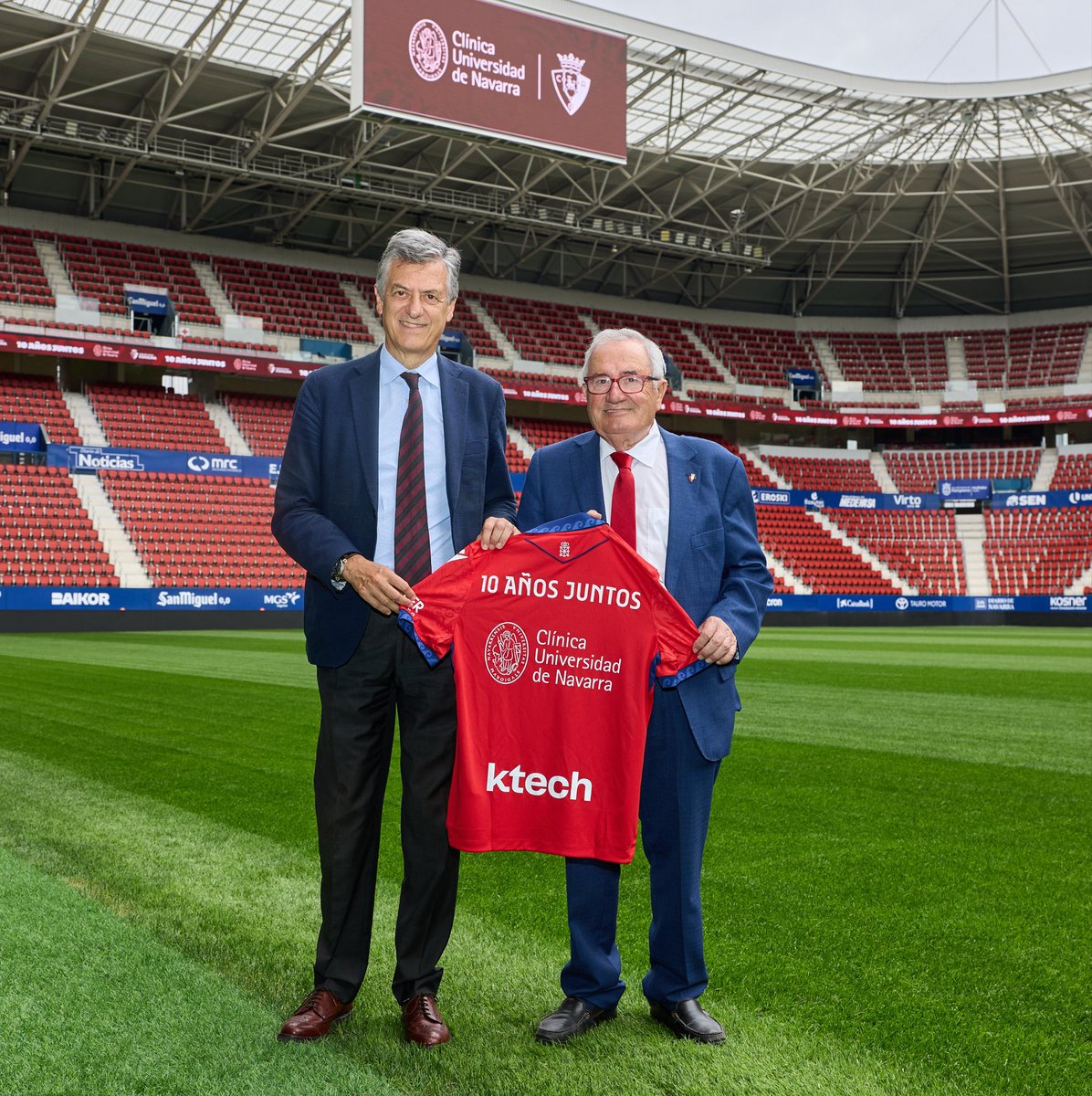 Osasuna's tweet photo. ❤️ @ClinicaNavarra https://t.co/PKsNPQX88U