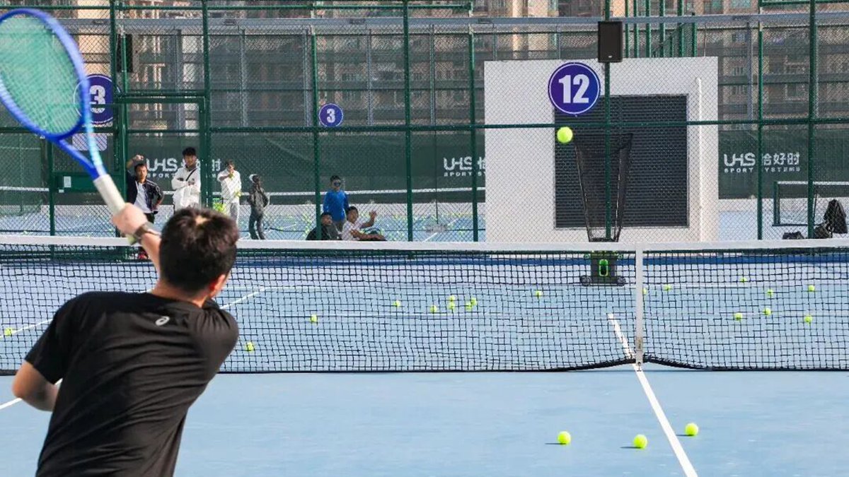 SoyCalebTJ's tweet photo. China’s newest tennis partner never cancels.

You rent an AI ball machine by QR code—same vibe as a shared power bank—for about ¥60–120 an hour. It slides side to side, returns clean, and doubles as a hitting coach. One Shenzhen startup (barely a year old) already has units in ~1,100 clubs nationwide. Global shipments: 6,000+. Seventy to eighty percent go overseas.

China has 25M+ tennis players and not enough coaches. Hardware + scan-to-rent is how they’re plugging the gap. Next version picks up balls and grows an arm.

If you bought a court robot in the U.S. last year… check the shipping label.