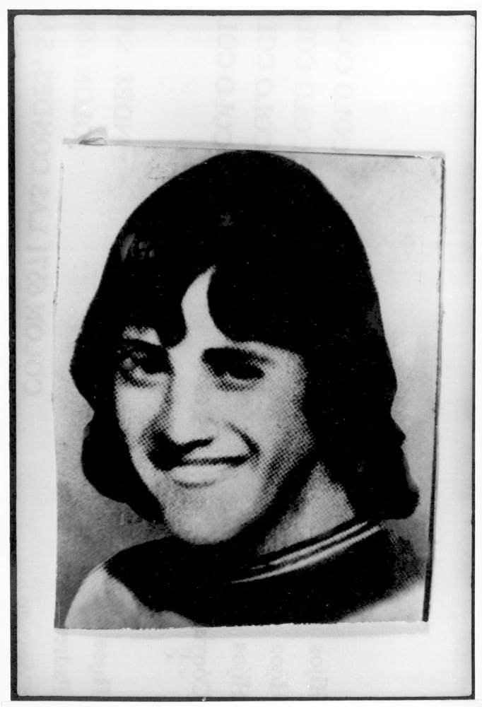 RadioUmbral's tweet photo. 5 de octubre 1973 son detenidos en la población José María Caro, durante el transcurso de un allanamiento efectuado por militares,

-Manuel Fernando CANTO GUTIERREZ, 18 años, comerciante.

-Sergio Fernando FERNANDEZ PAVEZ, 18 años, cargador de la Vega Central. https://t.co/B8Rh3e9s2I