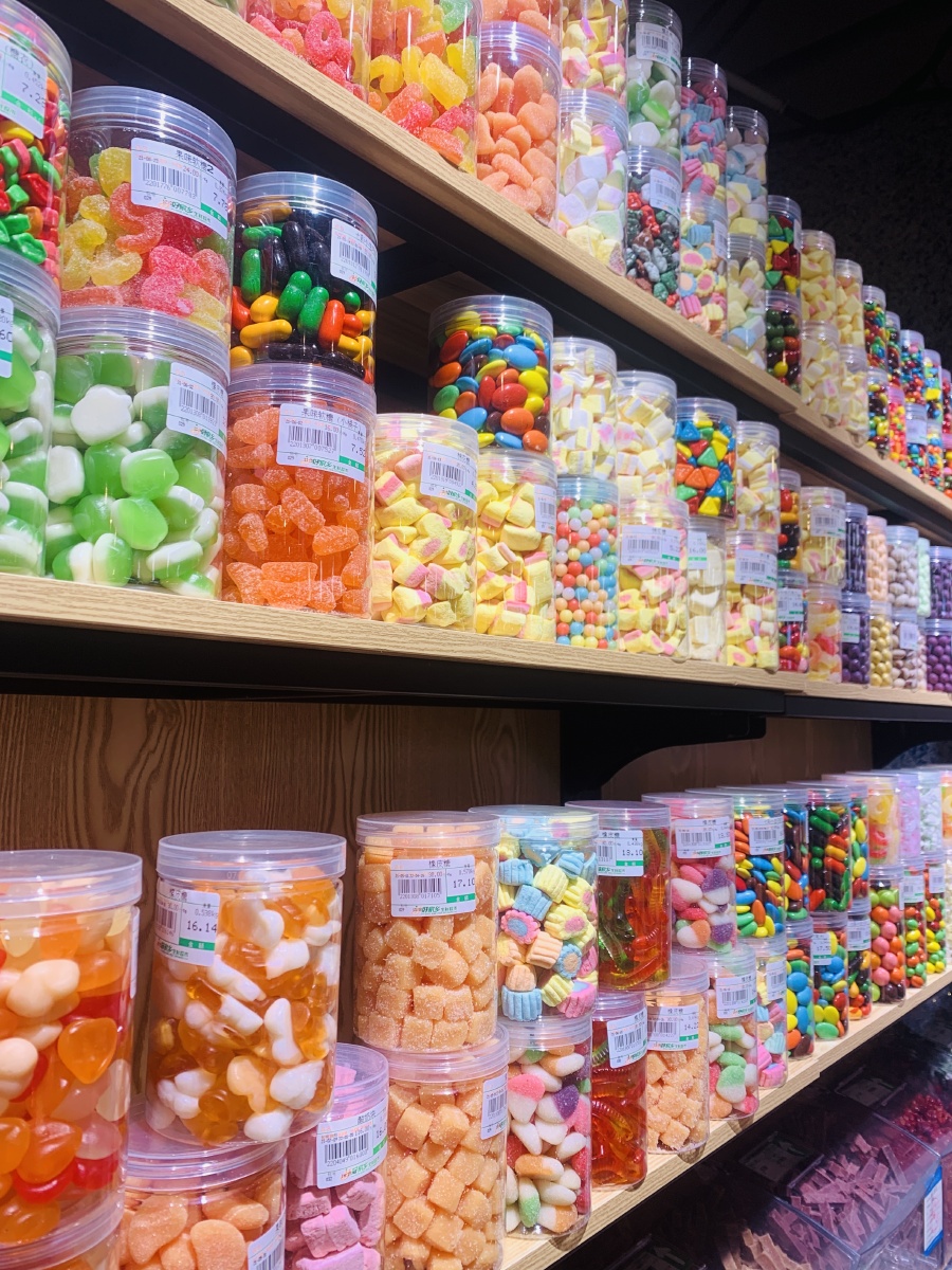 Riza41664690's tweet photo. I visited Rao's family shop that sells simple and sweet candies, a cozy little spot that makes my heart feel light and a little dizzy with joy! https://t.co/p5vzpY190R