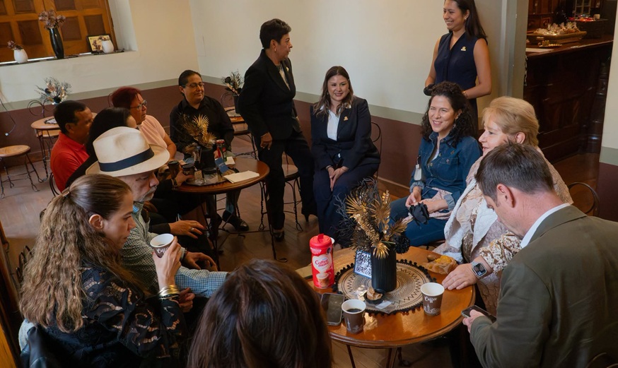 NewsGto's tweet photo. The Teatro Juarez Cantina is reopened for Cervantino
https://t.co/98fUVdMTwk
#Guanajuato #Cantina #TeatroJuarez #Cervantino #Reopening #Tradition #Service #VisitGuanajuato #TraveltoGuanajuato #BusinessinGuanajuato https://t.co/MK963pkMoK