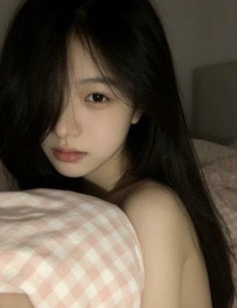 nicole41ec5's tweet photo. 来咯来咯！！！

新鲜的照片视频！！！

有人要锐评我的福吗

Luo照  实况！！不要🚪看了别说黑就行！！特别不要乱传 https://t.co/1m5cLUCL4k