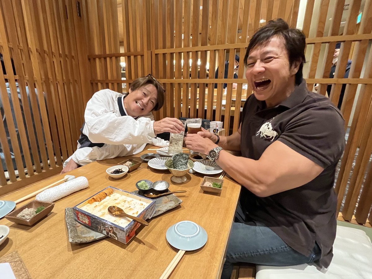 cozy_lariat's tweet photo. 昨夜、北海道から上京したお世話になってる方が声を掛けて下さり、都内での食事会へ。

そこに来られたのが、マッチこと近藤真彦さん。

初対面でしたが私の身体を褒めて下さったり、とにかく優しくして頂き、感激しました。

私の世代から見れば、凄すぎて空想の世界の方。嬉しい時間になりました。 https://t.co/kQDajJwl1A
