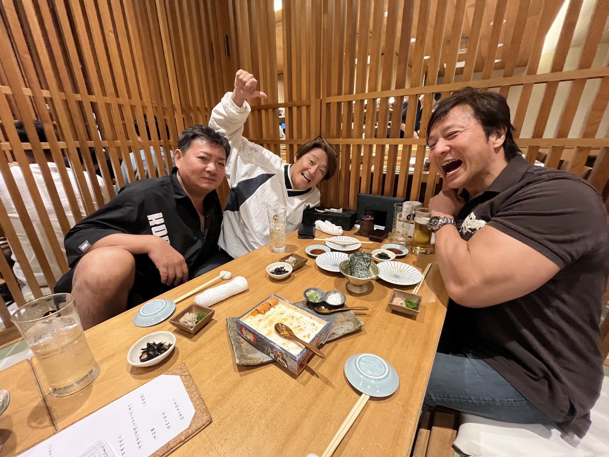 cozy_lariat's tweet photo. 昨夜、北海道から上京したお世話になってる方が声を掛けて下さり、都内での食事会へ。

そこに来られたのが、マッチこと近藤真彦さん。

初対面でしたが私の身体を褒めて下さったり、とにかく優しくして頂き、感激しました。

私の世代から見れば、凄すぎて空想の世界の方。嬉しい時間になりました。 https://t.co/kQDajJwl1A