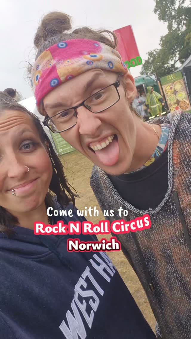 LIXUANnn's tweet photo. Come with us for a packed Friday at @randrcircus. My second year at Rock n Roll Circus and it never disappoints: live music, incredible circus acts and classic British rain. The weather didn’t stop the show. https://t.co/4wb1tBZLWi