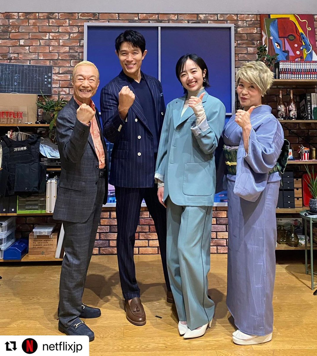 ryochanheihei's tweet photo. 鈴木亮平さん、胸板パンパンに詰まってて足細くてなっがいからスーツが喜んでる https://t.co/opAWBdP64o