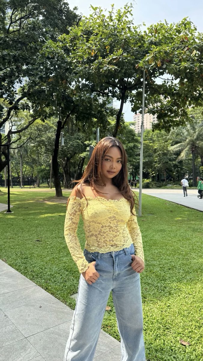 cartondiary's tweet photo. CARMELLE IS SO DAMN PRETTY JUST ONE CHANCE MISS MA’AM 🧎‍♀️ https://t.co/ehmeNeFNni