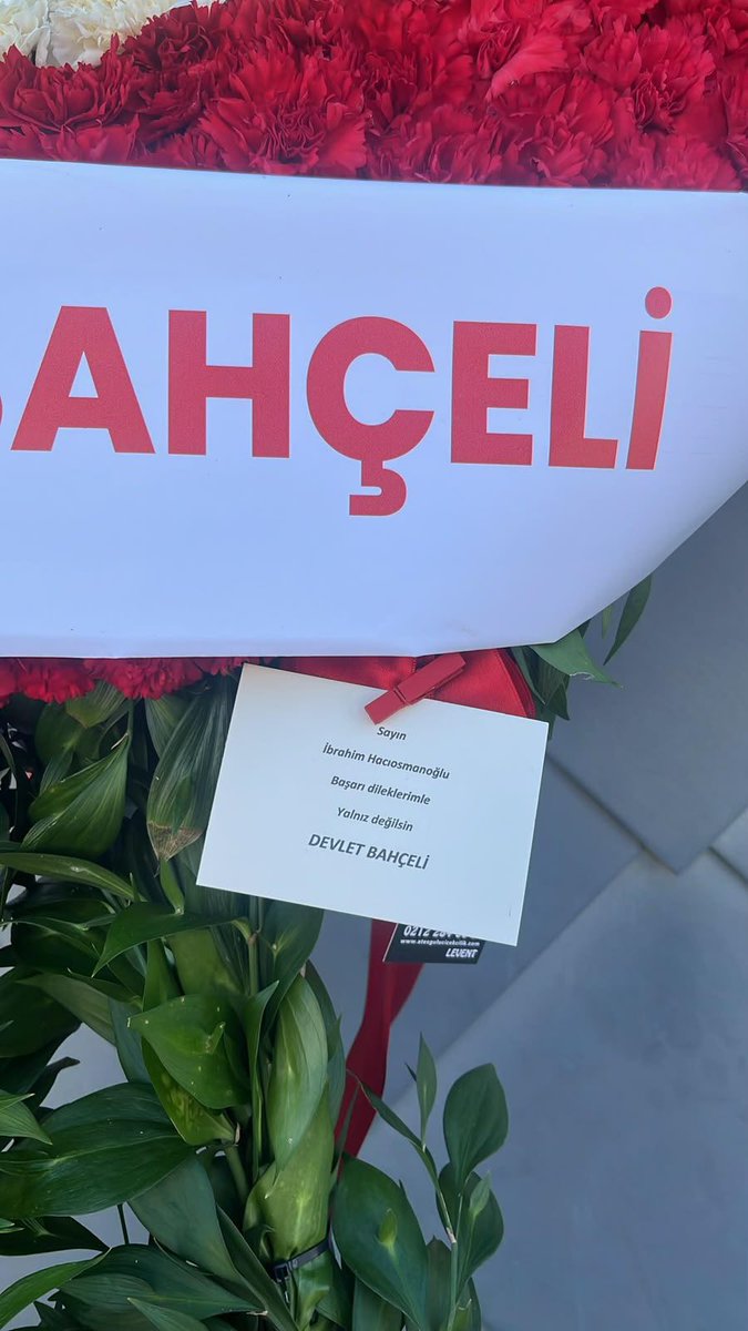 TFF_Org's tweet photo. Devlet Bahçeli'den TFF Başkanı Hacıosmanoğlu'na Anlamlı Destek

Milliyetçi Hareket Partisi (MHP) Genel Başkanı Sayın Devlet Bahçeli, Türkiye Futbol Federasyonu Başkanı İbrahim Ethem Hacıosmanoğlu'na çiçek gönderip başarı dileklerini içeren bir destek mesajı vermiştir.

Türkiye Futbol Federasyonu Başkanı İbrahim Ethem Hacıosmanoğlu desteği için teşekkür ederek, "Saygıdeğer Genel Başkanım Sayın Devlet Bahçeli’ye bu anlamlı destekleri için teşekkür ediyor, ellerinden öpüyorum." ifadelerini kullanmıştır.