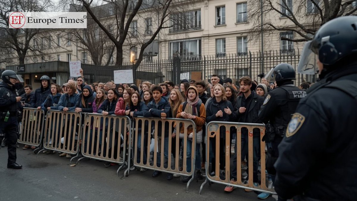 times_europe's tweet photo. Hundreds of French Schools Close as Student Protests Spread

Know more: https://t.co/kTz93iyDqP

#demonstrations #education #EuropeTimes #Franceeconomy #FrenchGovernment #Frenchschools #Paris #SchoolClosures #socialunrest #studentprotests #TeacherShortage https://t.co/pgiKh4cQq5