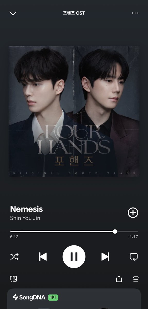 mythosfhr's tweet photo. 포핸즈 누군가의 영혼을 들여다 본다는 건 이런 느낌이겠지? 예술가는 작품 속에 스스로 드러내고자 하는 것과 남에게 감추고 싶은 그림자를 함께 흘려 넣는다고 생각한다 완벽히 감출 수 없기에 인간적이고 그래서 사람의 마음을 흔드는 힘이 있는 거겠지 네메시스를 쓰던 정요의 마음은 어땠을까? https://t.co/790nG6tV8t