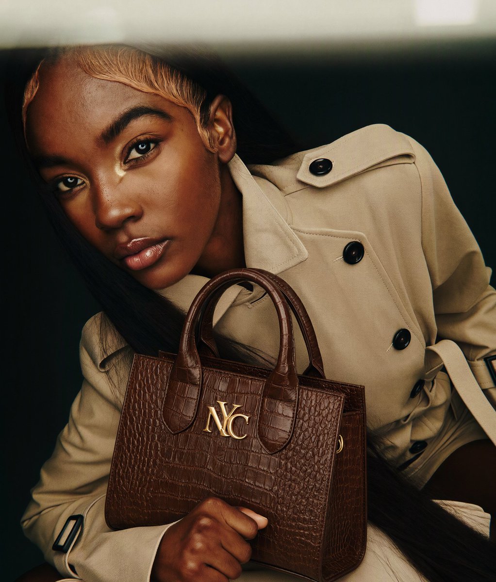 thataiguy10's tweet photo. Same bag. Two moods. 🤎

The croc texture, the gold hardware, the skin, the light, all built at Modeo Studios. Zoom in and find the flaw. 😌

#ModeoStudios #AIFashion #trending https://t.co/Jq5X72DjYJ
