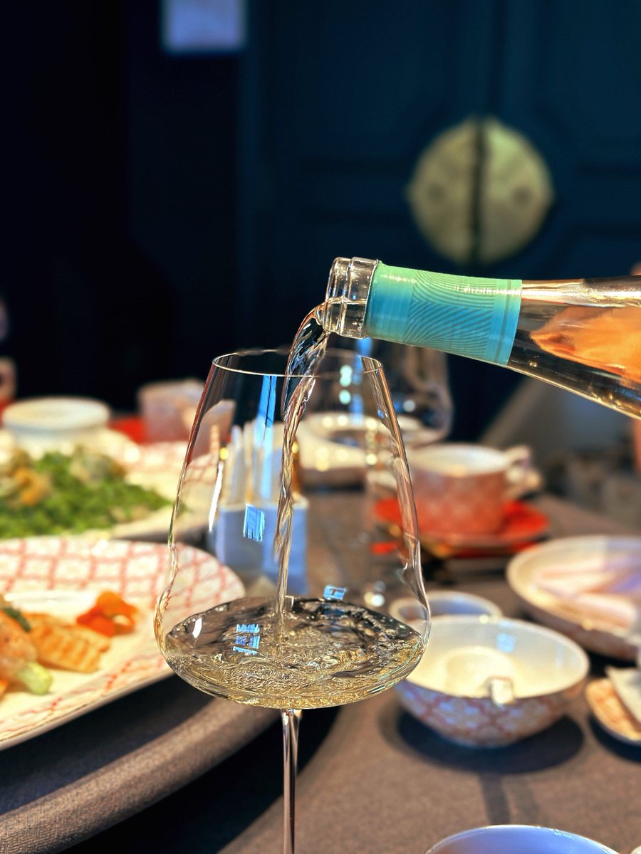 AylaPowercs's tweet photo. [Cerveza Chunshanjian: Sabor auténtico, frescura en cada sorbo, el toque perfecto para tus momentos de descanso. ] https://t.co/clhlIbr6WV