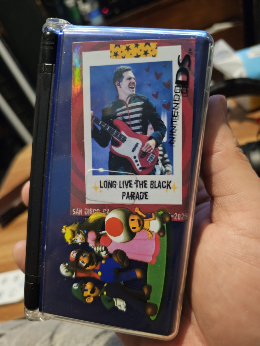 hct_ibarra's tweet photo. Mikey Way DS Lite https://t.co/vECiz5oQIy