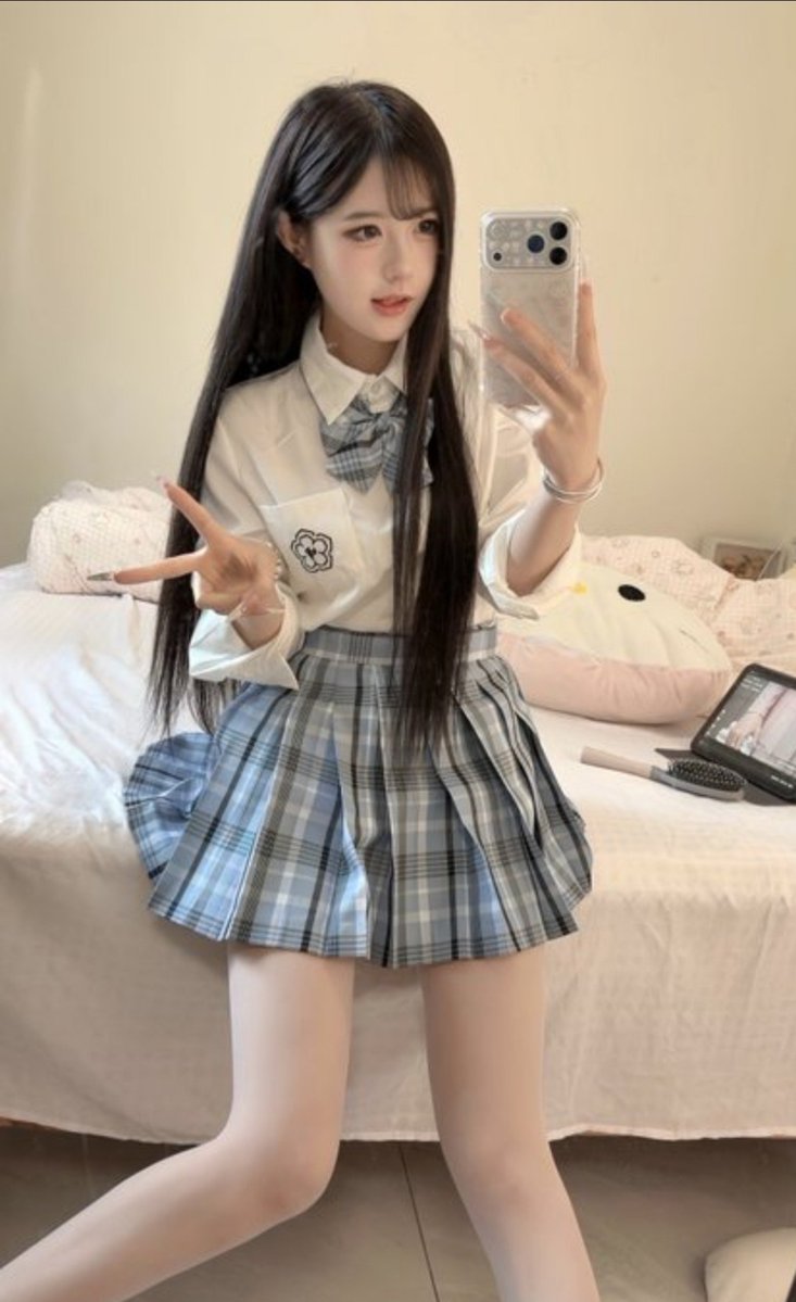 donna50kf9's tweet photo. 下午17.36、新拍的

有人想要锐评一下我20岁的福嘛😌

（拒绝人机）赶紧看，我要删了

真没有🚪流言2我真给呀 https://t.co/krvBvtRFVM