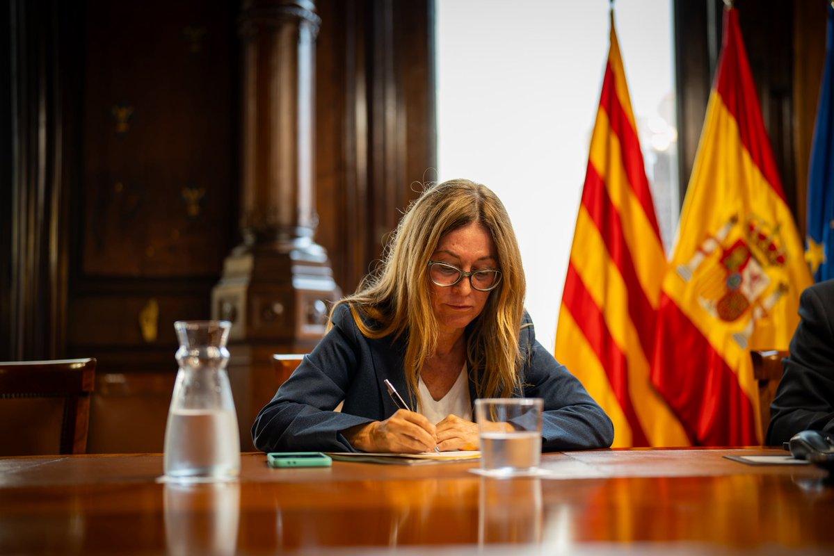 carlosprietogo's tweet photo. He mantingut una reunió de seguiment i coordinació pels episodis d’inundacions, amb @Aena, @Adif_es, @Renfe, Direcció General de Costas @mitecogob i @proteccioncivil, on també han estat presents les diferents subdelegacions.

Hem abordat l’estat de les carreteres i les vies ferroviàries i la situació de les operacions a Catalunya.

Seguim molt pendents de l’evolució del temporal i activant els protocols necessaris. Màxima prudència, eviteu desplaçaments innecessaris i seguiu les indicacions d’@emergenciescat.

Davant qualsevol emergència, truqueu al 112. Gràcies a tots els i les professionals que treballen per la nostra seguretat.