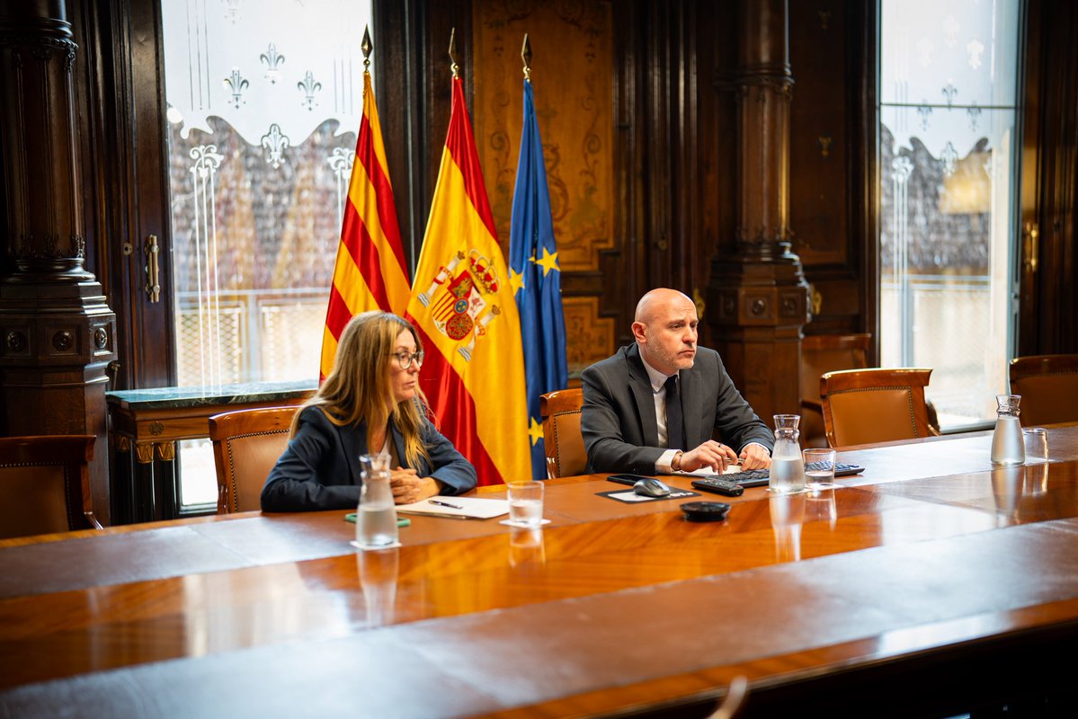 carlosprietogo's tweet photo. He mantingut una reunió de seguiment i coordinació pels episodis d’inundacions, amb @Aena, @Adif_es, @Renfe, Direcció General de Costas @mitecogob i @proteccioncivil, on també han estat presents les diferents subdelegacions.

Hem abordat l’estat de les carreteres i les vies ferroviàries i la situació de les operacions a Catalunya.

Seguim molt pendents de l’evolució del temporal i activant els protocols necessaris. Màxima prudència, eviteu desplaçaments innecessaris i seguiu les indicacions d’@emergenciescat.

Davant qualsevol emergència, truqueu al 112. Gràcies a tots els i les professionals que treballen per la nostra seguretat.
