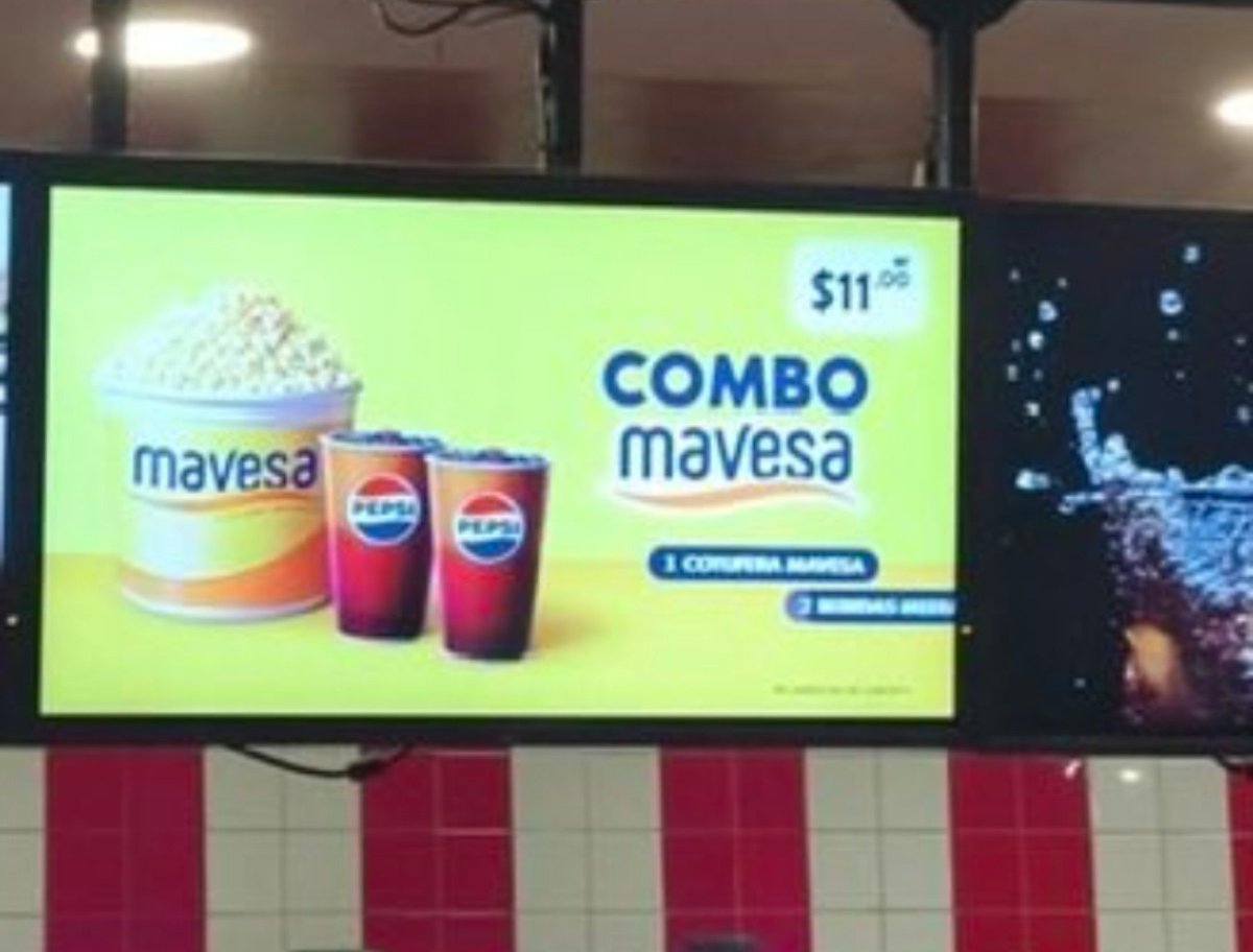 carlosgranavbc's tweet photo. Creo que el gran problema para los #venezolanos con el #Combo #Mavesa es que el envase de las cotufas no trae la tapa, entonces no les servirá para guardar las carotas en la nevera. 

Fin de la historia y de la hipocresía 

#lunes #venezuela #cinesunidos #margarina https://t.co/sGjFK4HEyn