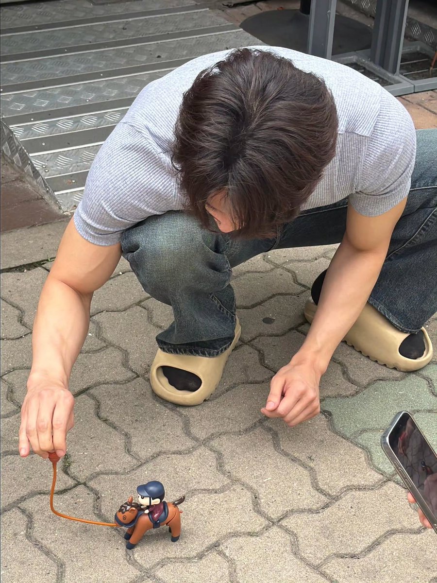 now_love_'s tweet photo. 송강포핸즈촬영현장후기 뜨는거 하나같이 다 떡잎방범대임 https://t.co/5g5arFXY77