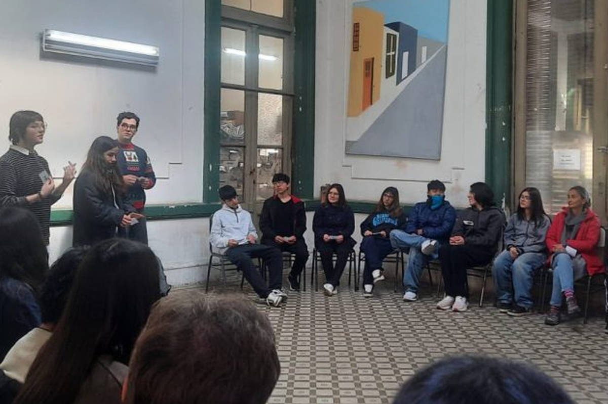 MzaDGE's tweet photo. "Así nos cuidamos", una iniciativa de adolescentes de 36 escuelas mendocinas que crean proyectos audiovisuales para cuidar la salud mental.

Más información ℹ️https://t.co/ar4ZDpN5Lt https://t.co/hwmdhLhmP6