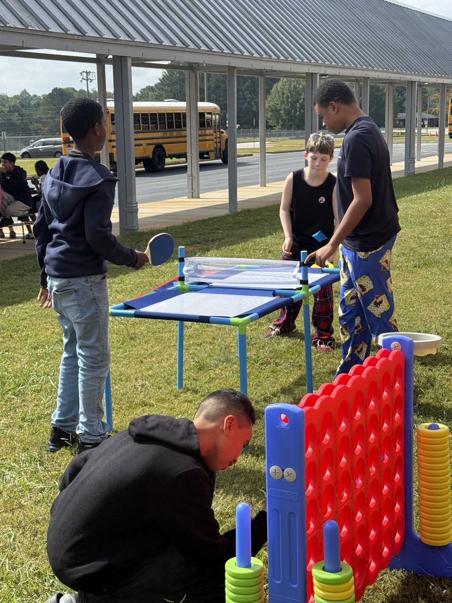 ahdee315's tweet photo. What a way to send our students @WMSHCS into Fall Break! 🍂❤️🩶 Celebrating those who displayed #PACKPRIDE with lunch on the lawn—dancing, games, races & fellowship with friends and staff! 🐺🙌🏾 #WolfPackPride #YouBelongHCS @Lakanijones @AWellnessGuy @DeeJohnsonHCS https://t.co/lacy0Egww2