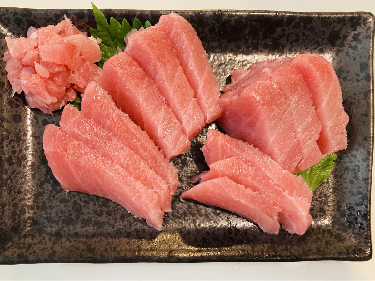 SwimmingFoodie's tweet photo. 昨日の夕飯、写真撮ったの忘れてた。
近隣でお魚コーナーが凄いスーパーがあるの初めて知り買ってきた岩魚とマグロ。
昔渓流釣りやってたから馴染みはあるけど、本当に久しぶりに食べてやっぱり美味しかった。おかずかさ増し目的で豚汁をプラス。 https://t.co/4d3ixPrDfL