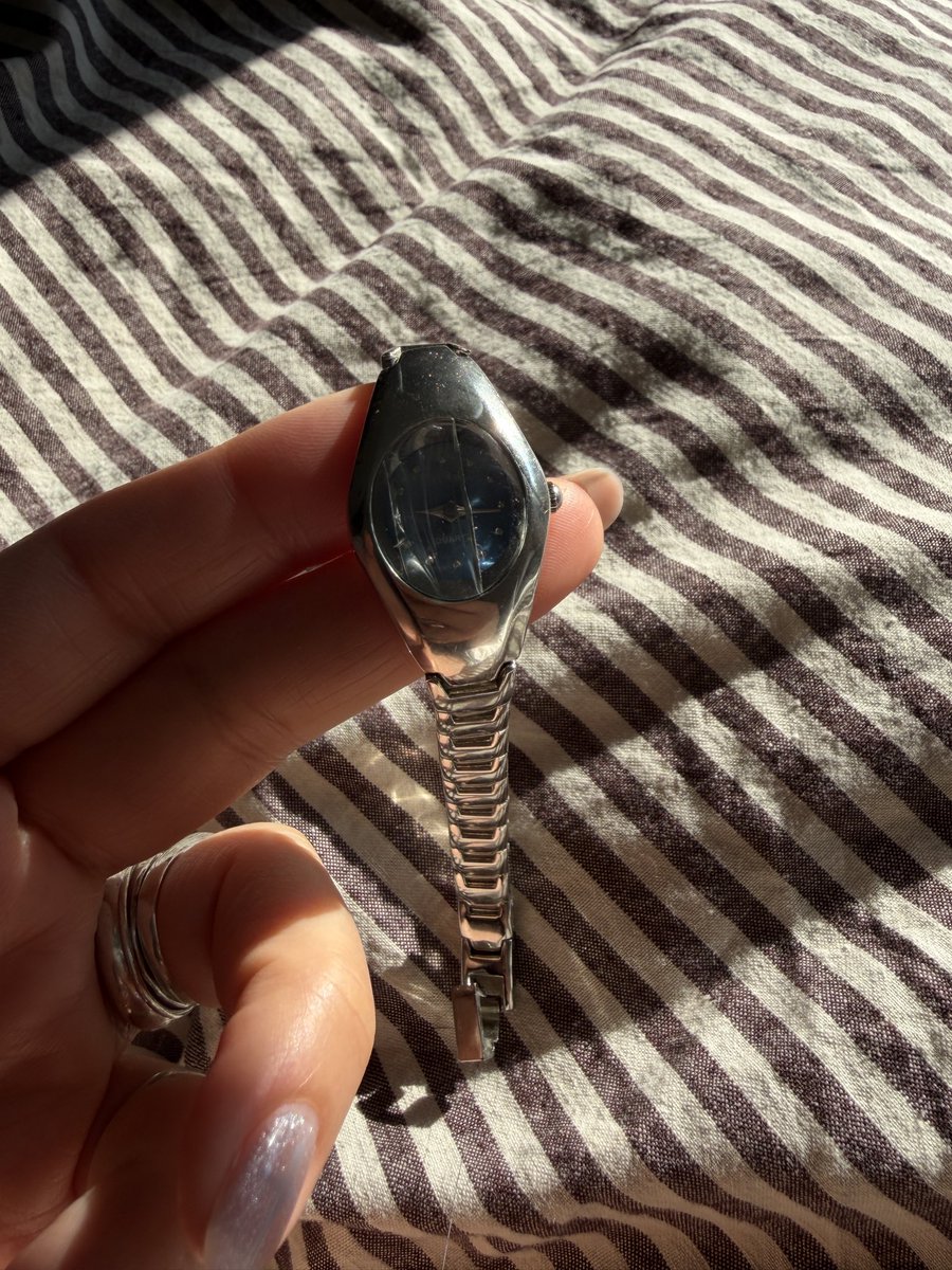 julesdope's tweet photo. i am the architect of my own life and i literally hulk smashed my vintage gucci watch lollzzzz https://t.co/I5J3gKWVvt