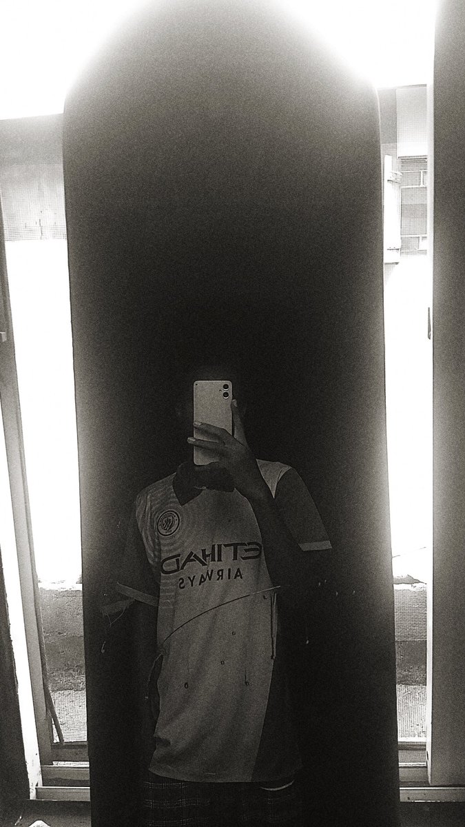 ridwanom8's tweet photo. Mirror snaps 🌚❤️ https://t.co/mHF4uC1YgJ
