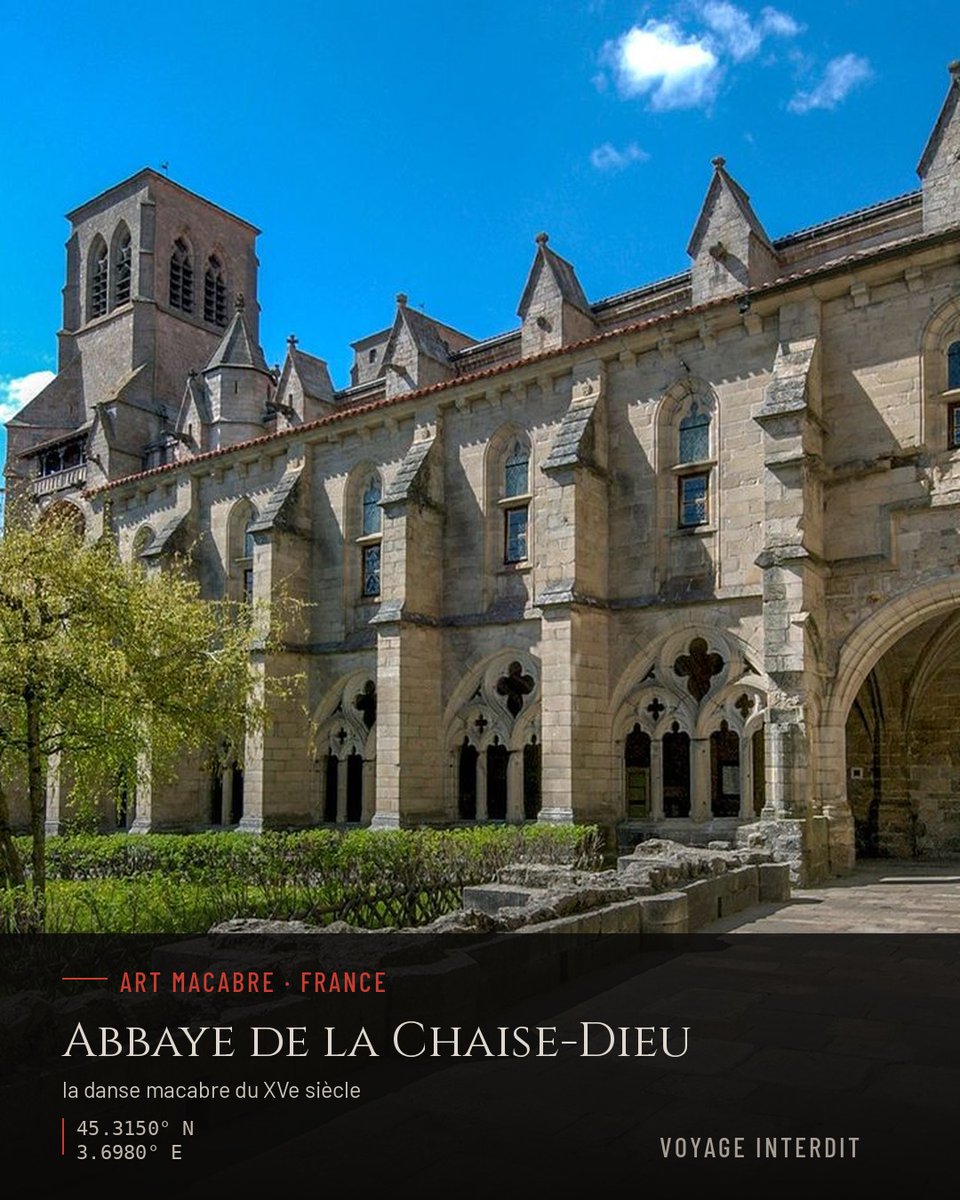 VoyageInterdit's tweet photo. 💀 Une cha��ne de squelettes qui entraînent vivants et morts dans une ronde sans fin, peinte il y a près de six siècles sur les murs d'une abbaye d'Auvergne.

Fondée en 1043 par Robert de Turlande, l'abbaye de La Chaise-Dieu, perchée à 1000 mètres d'altitude en Haute-Loire, abrite l'une des plus célèbres danses macabres de France. Cette fresque du XVe siècle court sur trois panneaux de l'abbatiale et rappelle à chacun, quel que soit son rang, que la mort ne fait aucune différence entre les puissants et les humbles. Ici, les personnages qui dansent sont les morts eux-mêmes plutôt qu'une figure unique de la Mort.

L'église abbatiale, reconstruite à partir de 1344, abrite aussi le tombeau du pape Clément VI, ancien moine de La Chaise-Dieu, et reste l'un des hauts lieux de la musique sacrée, avec un festival qui s'y tient chaque année depuis 1966.

Connaissiez-vous cette fresque ? 👇

📍 Abbaye de La Chaise-Dieu, Haute-Loire, France

🔗 Récit complet sur https://t.co/X5hCWmcIG2 (lien en bio)

#AbbayeDeLaChaiseDieu #LaChaiseDieu #DanseMacabre #HauteLoire #Auvergne #DarkTourism #TourismeDeMémoire #VoyageInterdit #ArtMacabre #MementoMori #FresqueMédiévale #AbbayeBénédictine #PatrimoineFrançais #HistoireInsolite #MoyenÂge #ArchitectureGothique #FranceInsolite #VisiterLAuvergne #PatrimoineReligieux #LieuMystérieux