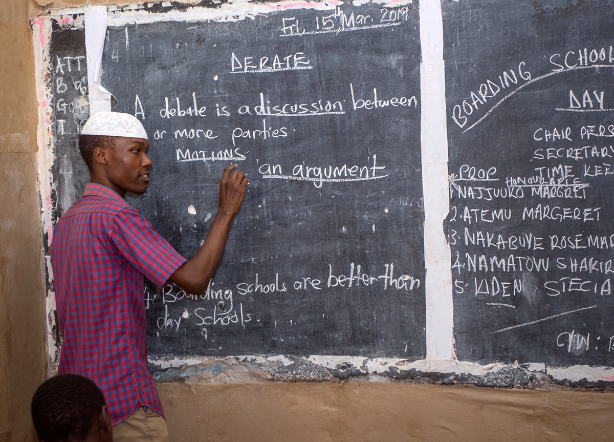 40days_40smiles's tweet photo. Before Google, there was a teacher.

Before YouTube tutorials, there was a teacher.

Before AI could answer our questions, there was a teacher standing in front of a classroom saying:
“Let me explain.”

Today, we celebrate the original search engine.

Happy World Teachers’ Day. https://t.co/dD2ctN52zh