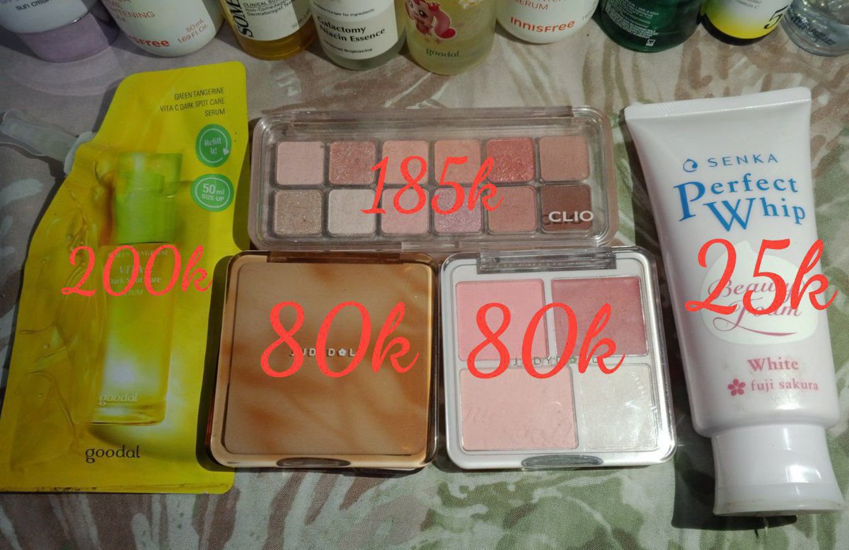 nazakhai's tweet photo. wts #zonauang #murahmurah

• reffil serum goodal 50ml (new)
+cuman ada di oliveyoung
• senka face wash 100ml (new)
• clio eyeshadow 09 (90%)
+di official store idn belum rilis adanya di oliveyoung.
• judydoll blush 02 (88%)
• judydoll contour 02 (90%)
-kaca patah sebelah https://t.co/IUXxkkfwGo