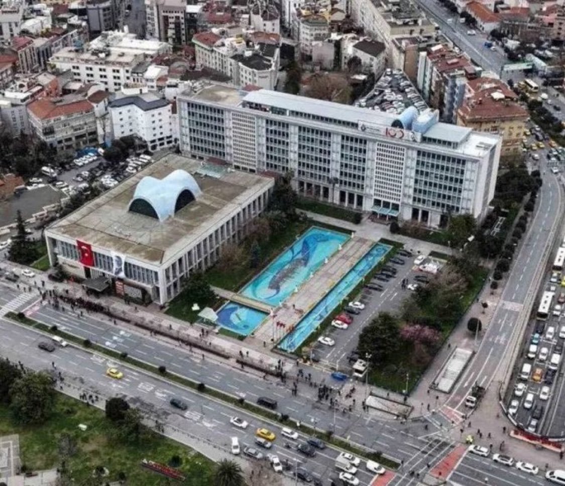 DLk__34's tweet photo. SON DAKİKA | Vakıflar Genel Müdürlüğü, İBB Saraçhane binasının mülkiyetini talep etti. Taşınmazın Vakıflar adına tescil edilmesi için Fatih Tapu Müdürlüğü’ne resmi başvuru yapıldı https://t.co/wbR8616Lx4