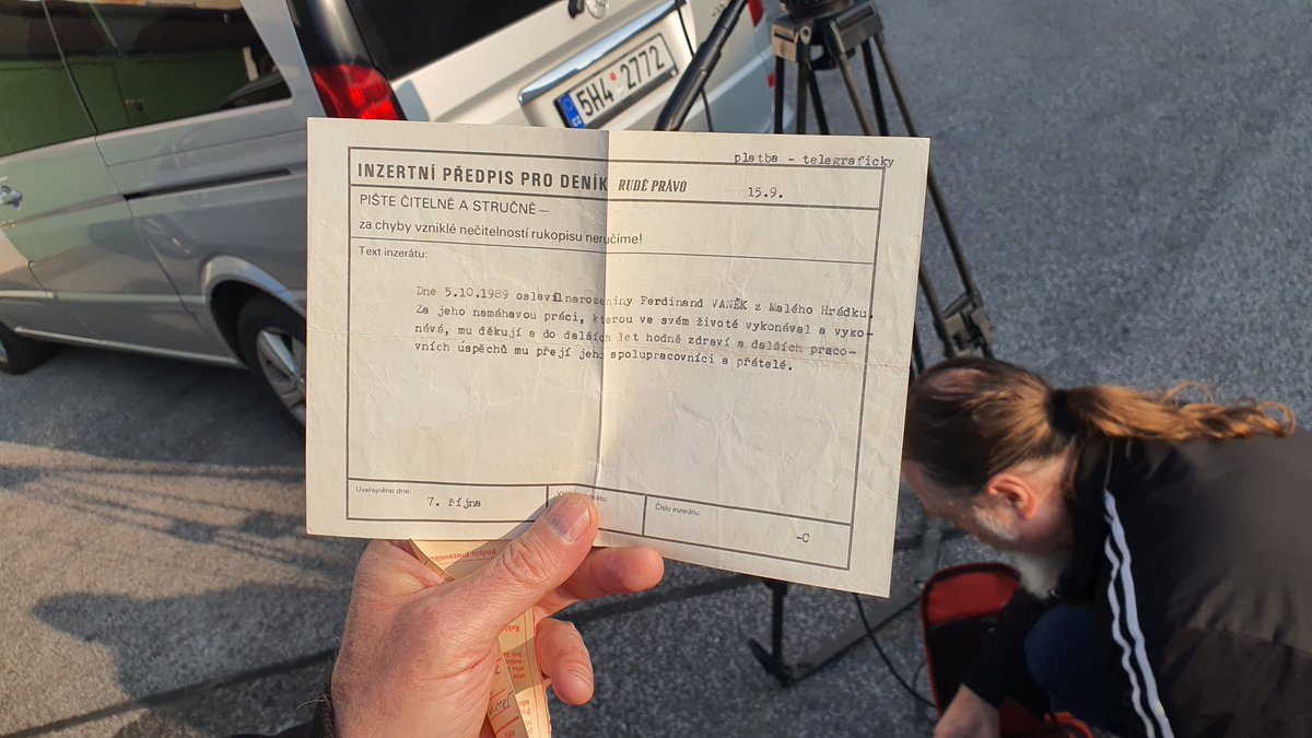 VlastimilWeiner's tweet photo. Byl to poprask! Vyvolal ho ten, který v 9/1989 objednal inzerát v Rudém právu (vyšel 7. 10.). Blahopřání Ferdinandu Vaňkovi (Václavu Havlovi) k narozeninám. Výtvarník Petr Rýgr (65) z Náchodska uchovává podací lístek, účtenku aj. Tahle poťouchlost, jak sám říká, se mu povedla. https://t.co/NClktYHM8V