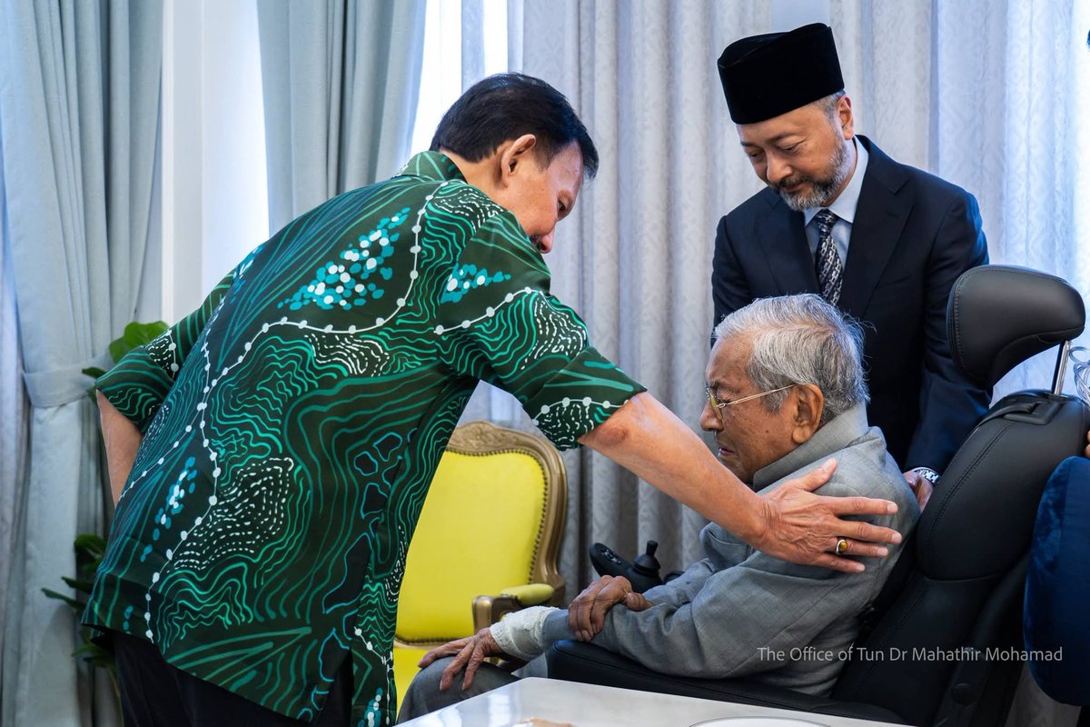 chedetofficial's tweet photo. KDYMM Paduka Seri Baginda Sultan Hassanal Bolkiah berkenan mencemar duli menziarahi YABhg. Tun Dr. Mahathir Mohamad di Institut Jantung Negara (IJN), Kuala Lumpur pada 4 Oktober 2026. https://t.co/o9fAfERDQY