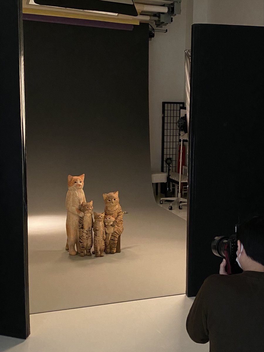 hanafusa_sakura's tweet photo. "ネコノ家族"の一員になれる作品も持っていくので、ぜひ人間(あなた)と猫の家族写真を撮ってお楽しみください。

\\ 10/10(土)から始まりますよ！// https://t.co/3ZXphvS2uz