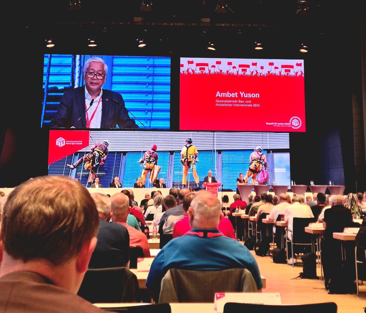 BWIglobal's tweet photo. 🎉Congratulations to Carsten Burckhardt and the new leadership team at @IGBAU!

🗣️ “Together, we will continue to push for decent work, safe workplaces and a just transition for all” said @AmbetBWI, GS of BWI.

https://t.co/h84YYWnwLQ https://t.co/57CTeHip0n