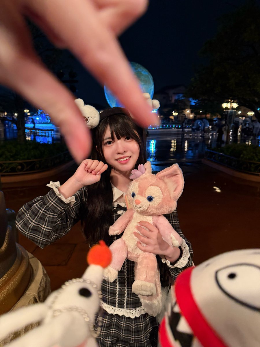 iko_hiyama's tweet photo. 誰と行ったでしょう🐭🌋🌎✨ https://t.co/AOP8weLSpy