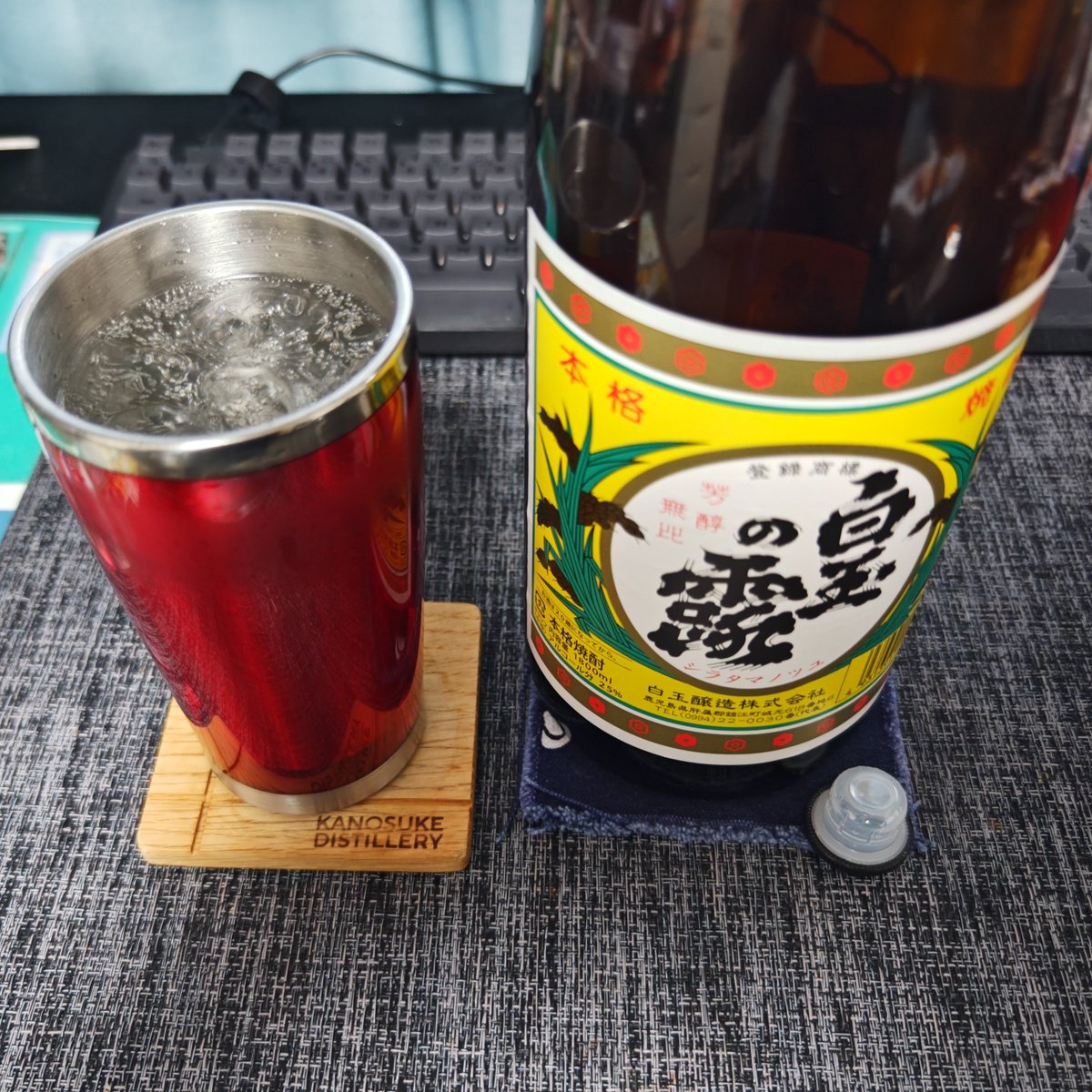 mirin_umeshu's tweet photo. 酒なんて嗜好品のひとつなんだから呑んでも呑まなくても好きにすればいいけどワイは呑む。パフォーマンスとかは明日考えろ。
とTLを眺めながら白玉の露をソーダ割で。お酒旨い。 https://t.co/mkeJLQDmXJ