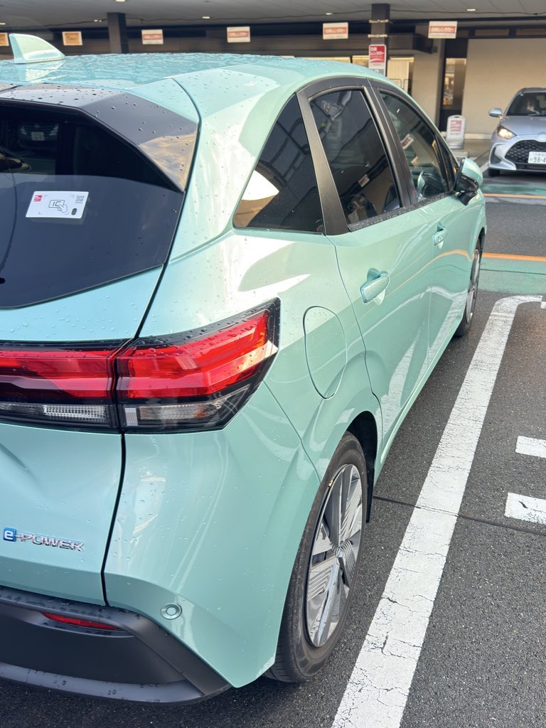 Chon_m3's tweet photo. ちょうど1年前も出張してて
日産NOTE乗り回して
シングル予約おひとり様ツインで
なんならキャリーぶっ壊してた https://t.co/5UOPPMLPYd