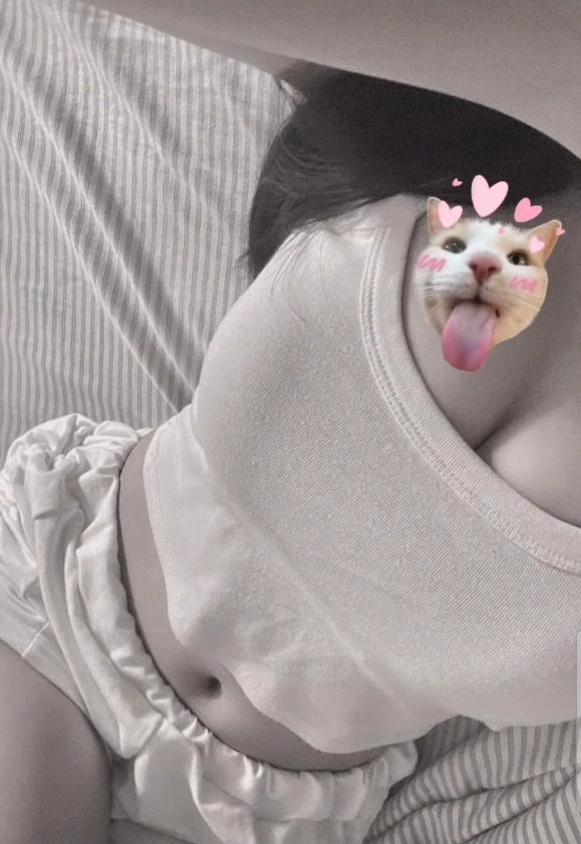 Yanheena's tweet photo. หมดแรงแล้วง่วงจังกอดหน่อย #รัชโยธิน #รัชดา #จตุจักร #เกษตร #พหลโยธิน #บางซื่อ https://t.co/DuLx3fQg2A
