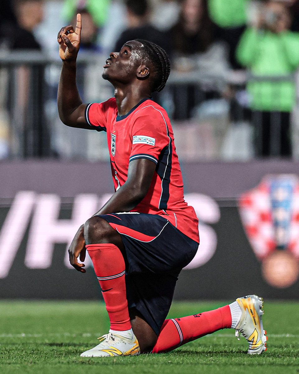 ESPNUK's tweet photo. Arsenal man way out in front of this group of England stars 🏴󠁧󠁢󠁥󠁮󠁧󠁿⭐:

Bukayo Saka | Age: 25 | England goals: 19 ⚽
Anthony Gordon | Age: 25 | England goals: 7 ⚽
Phil Foden | Age: 26 | England goals: 4 ⚽
Cole Palmer | Age: 24 | England goals: 2 ⚽
Morgan Rogers | Age: 24 | England goals: 2 ⚽