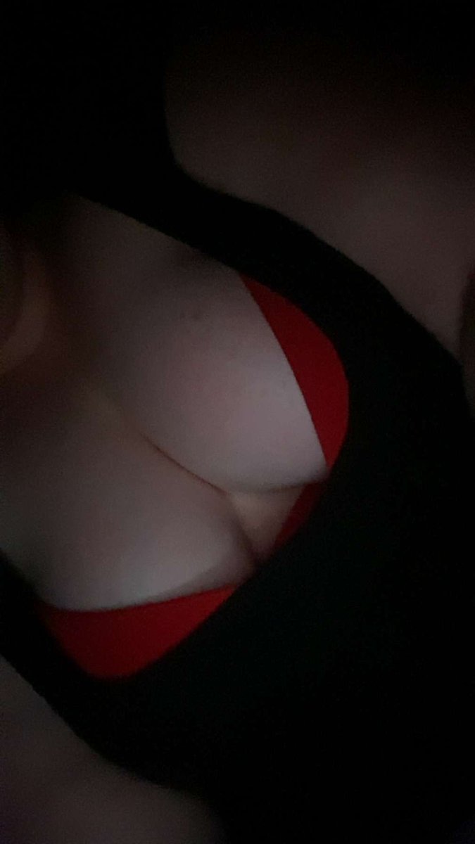 yourlover238's tweet photo. Tried out a new bra really sits tight on me :3 https://t.co/gTET8m02dj
