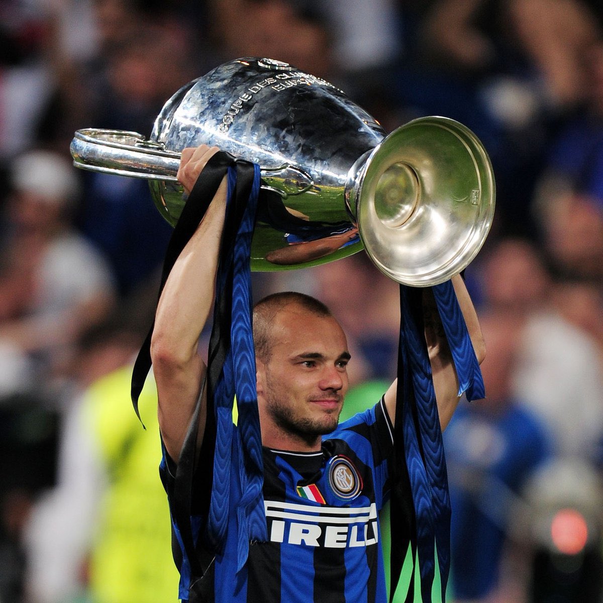 InterMilanFRA's tweet photo. Wesley Sneijder: « Le Ballon d’Or 2010 ? Je m’en fous royalement, j’ai remporté la Ligue des Champions avec l’Inter. On était convaincu qu’on soulèverait le trophée, on n’a jamais eu le moindre doute. La victoire était à nous, on le savait, il ne restait qu’à voir par quel score on l’emporterait. » @Gazzetta_it