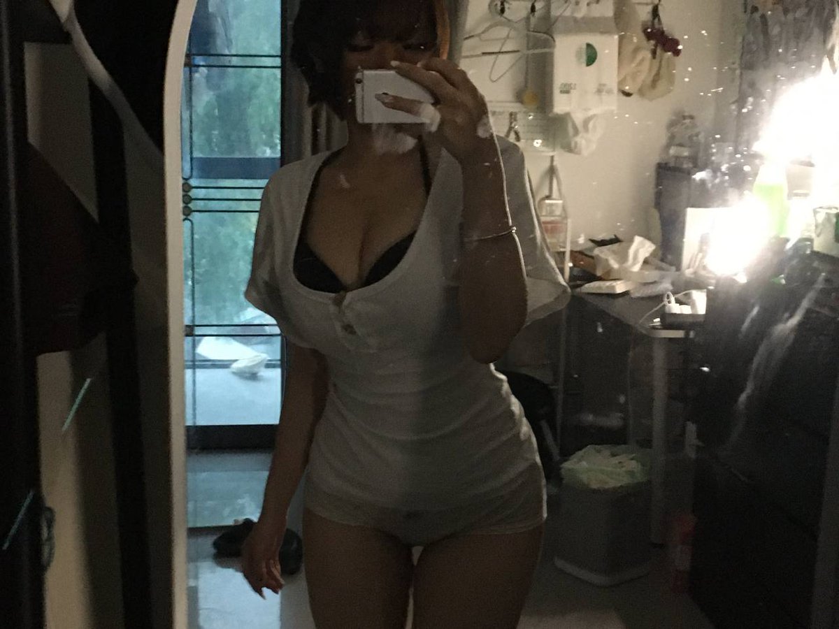 miranda57vh4's tweet photo. 来个正常的男生啊，我可以分分钟把你聊🐍了 我又不要门 忍不住了啊啊啊啊啊 https://t.co/V3DABZi8jn