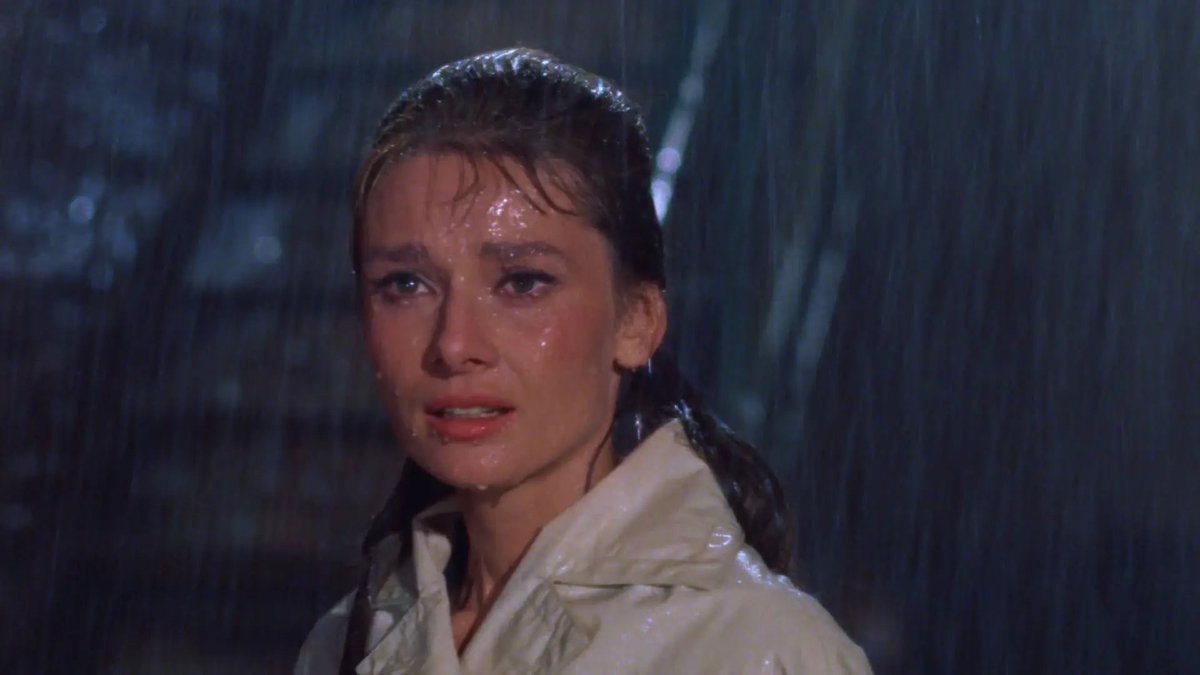 hepburnfiles's tweet photo. audrey hepburn as holly golightly in ‘breakfast at tiffany’s’ (1961), released 65 years ago today 💕 https://t.co/W15eSx45AV