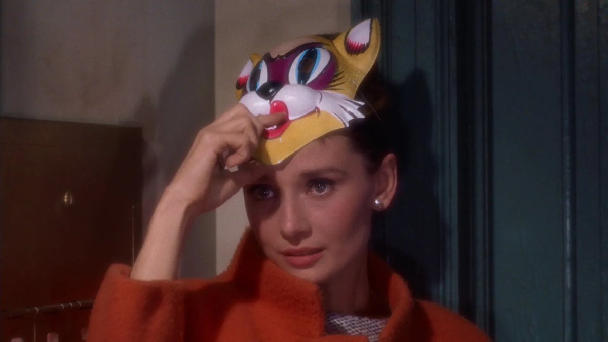 hepburnfiles's tweet photo. audrey hepburn as holly golightly in ‘breakfast at tiffany’s’ (1961), released 65 years ago today 💕 https://t.co/W15eSx45AV
