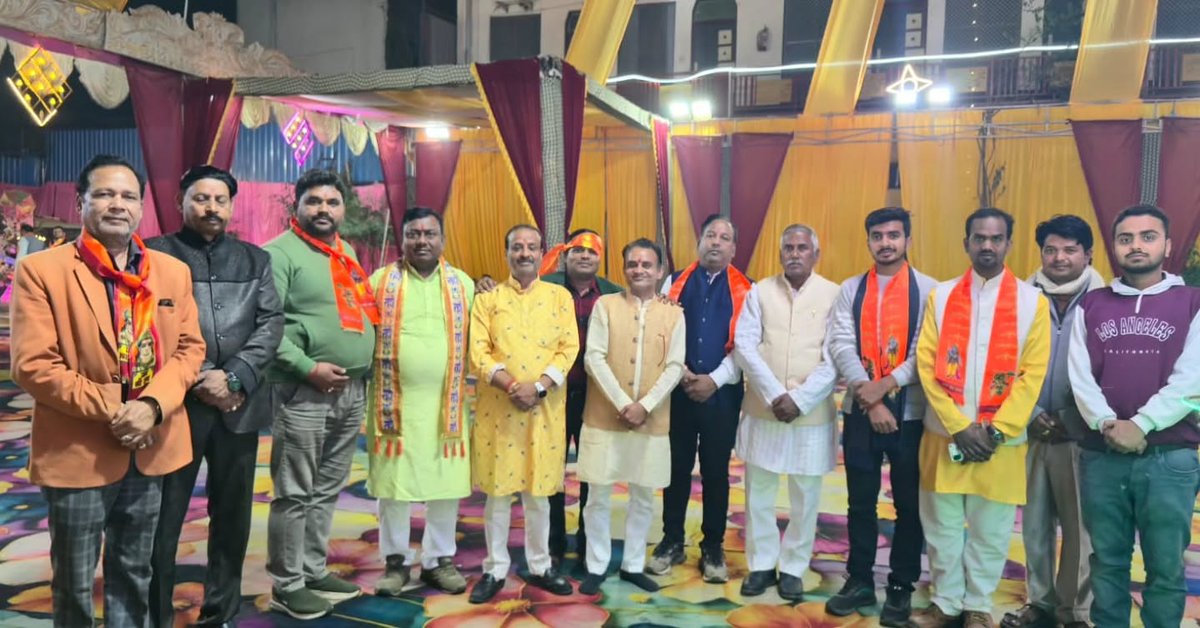 lokisabi's tweet photo. कल देर रात होटल जेपीएस ग्रैंड मैरेज हॉल में श्री अजय कसौधन जी के माता-पिता की 60वीं वैवाहिक वर्षगांठ पर श्री खाटू श्याम जी के भव्य दरबार में हाजिरी लगाकर आशीर्वाद प्राप्त किया। वरिष्ठजनों का सानिध्य मिला। https://t.co/mLy0a3O4xx