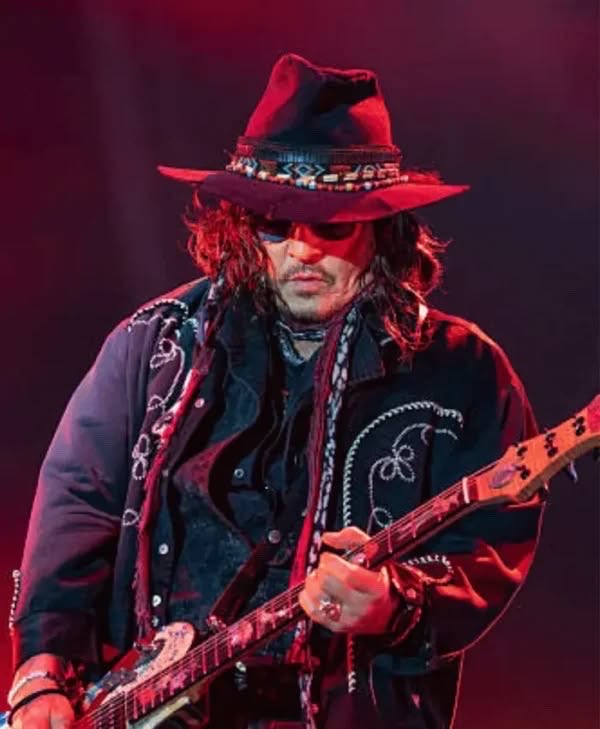 JohnnyHVDepp's tweet photo. Good day #JohnnyDepp ❤️ https://t.co/ySeApCNspR