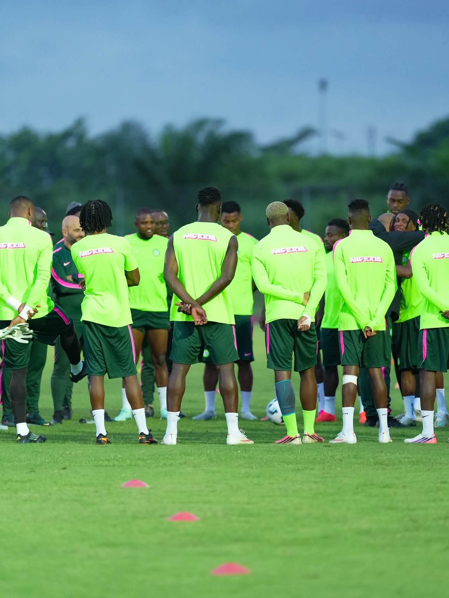 siyonna_davids's tweet photo. 🚨TO SOME SUPER EAGLES SENIORS, MAYBE IT’S TIME TO WALK AWAY…

I cannot put into words the sacrifices you have made for this team over the years.

Even when conditions were not conducive, many of you continued to show up. Some of you have played through injuries, difficult circumstances and immense pressure, simply because of your love for the national team.

You all deserve our appreciation.

But perhaps, for some of you, it is time to walk away.

You have nothing left to prove. You have written your names into the history of the Super Eagles, and whatever people may say about what this generation achieved or failed to achieve, your contributions cannot be erased.

The truth is, football demands transition.

The team must evolve and catch up with the game and what modern football demands.

This is not a call for anyone to be disrespected. But some of you are no longer giving the team what you once gave in your prime. We know what you are capable of. We remember the performances, the sacrifices, the big moments and everything you have contributed.

It should never get to the point where you are called up only to sit on the bench, or where the coach feels compelled to play you simply because of your status in the team, despite not delivering at the level required.

We need to start building the next Super Eagles now.

Give the younger generation the opportunity to come in, learn, compete, make mistakes, grow and eventually carry this team forward.

To those who have given everything to the Super Eagles, thank you.

But sometimes, loving the team also means knowing when to make room for the next generation.