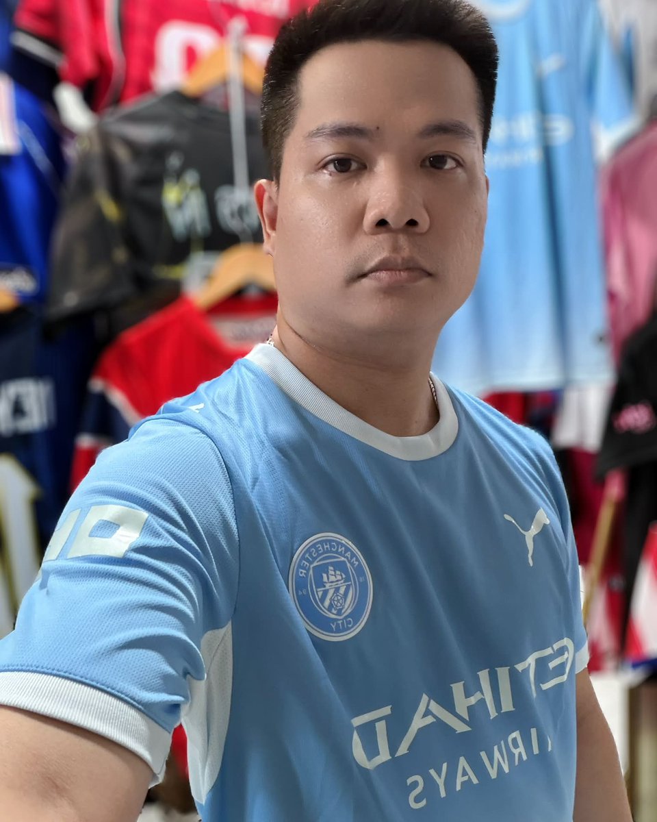 kony2009's tweet photo. Hôm nay thành Man màu gì vậy ạ? https://t.co/KM8cdufNoA