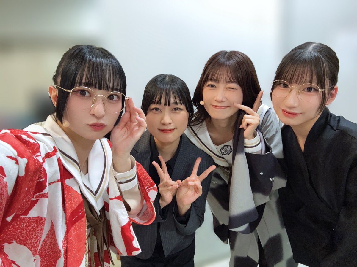 k_mi_sa_to's tweet photo. 遥、あずみの母のことも
前回より知ることができました。

📸母達と学生時代共に戦った
加奈校長&amp;蛍先生

📸学生時代の母達 &amp; 大人の母達

「きっとあなたと私は
出会う運命だったのかもしれない。」

#タタラの唄姫_記憶 https://t.co/0dcaRI1I8X